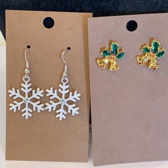💐5/25 2 pr Christmas earrings snowflake bells - Picture 1 of 7
